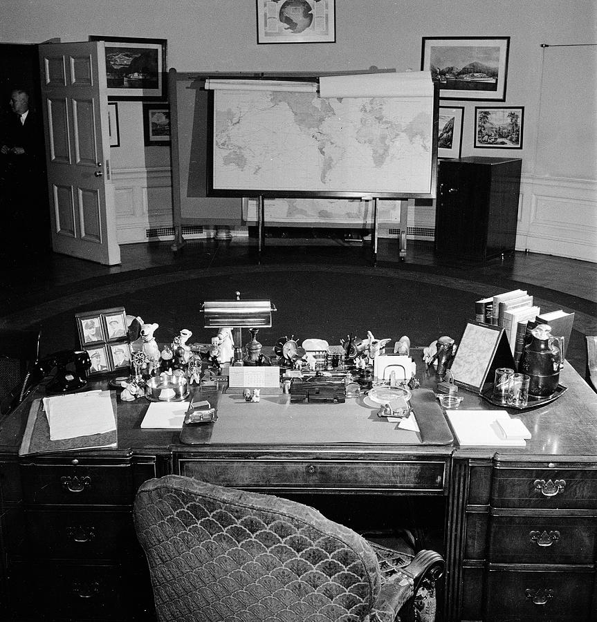 Roosevelts Desk Photograph by Thomas D McAvoy