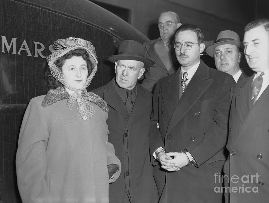Rosenbergs Being Taken To Trial As Spies Photograph by Bettmann