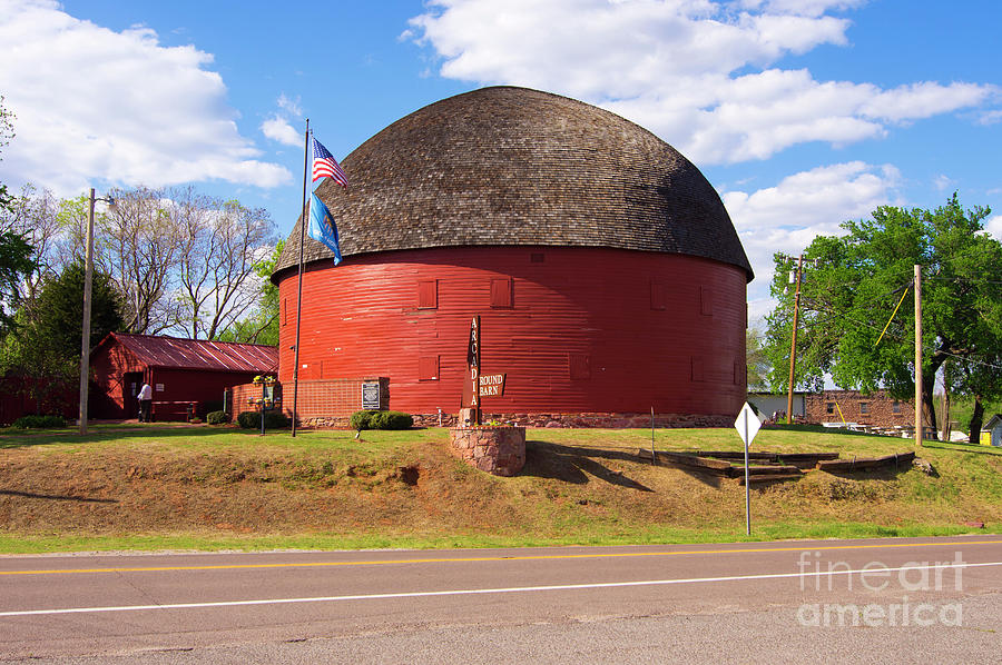 Round Barn Photograph by Mark Williamson/science Photo Library