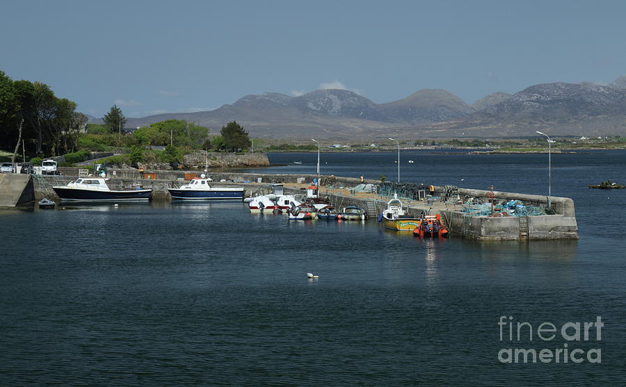 Roundstone Harbour by Peter Skelton Roundstone Harbour by Peter Skelton