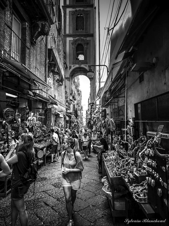 Street Photograph - Rue Anime Et Commerante De Naples by Sylvain Blanchoud
