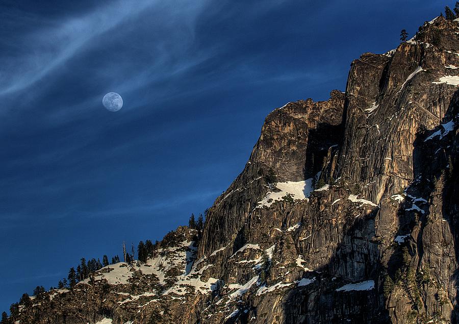 Rugged mountain outlet