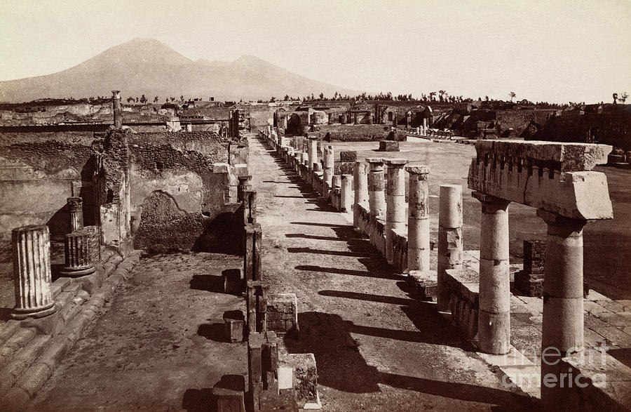 Ruin Of Civil Fort In Pompeii Photograph by Bettmann