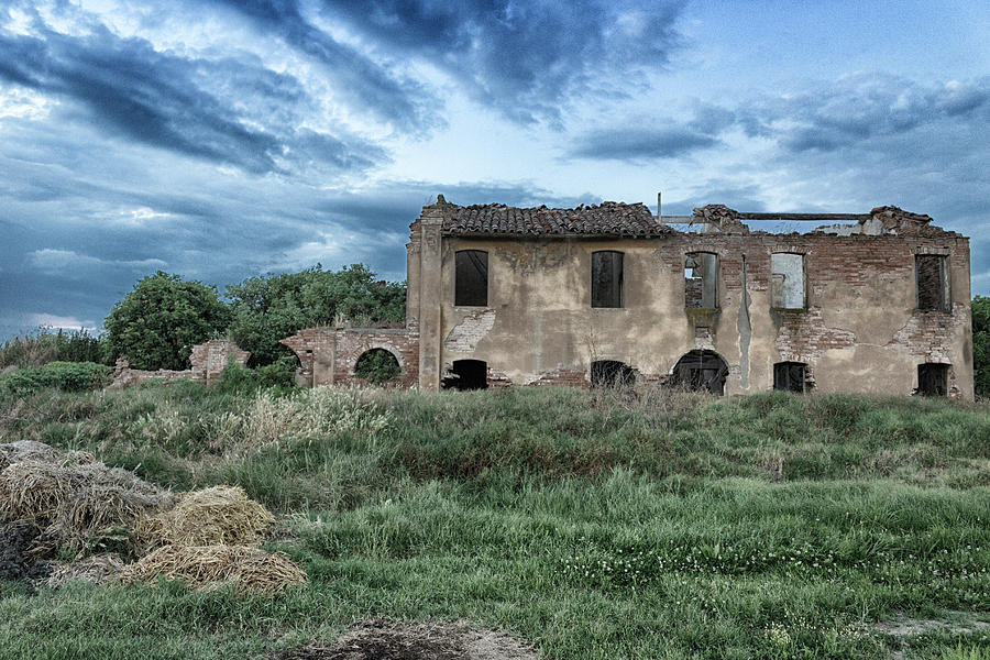 Ruined farmer homes in Italian countryside Photograph by Vivida Photo PC