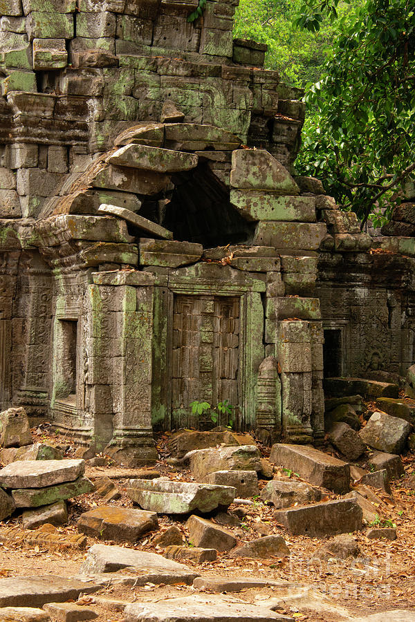 Ruined Structure at Preah Khan Temple Photograph by Bob Phillips