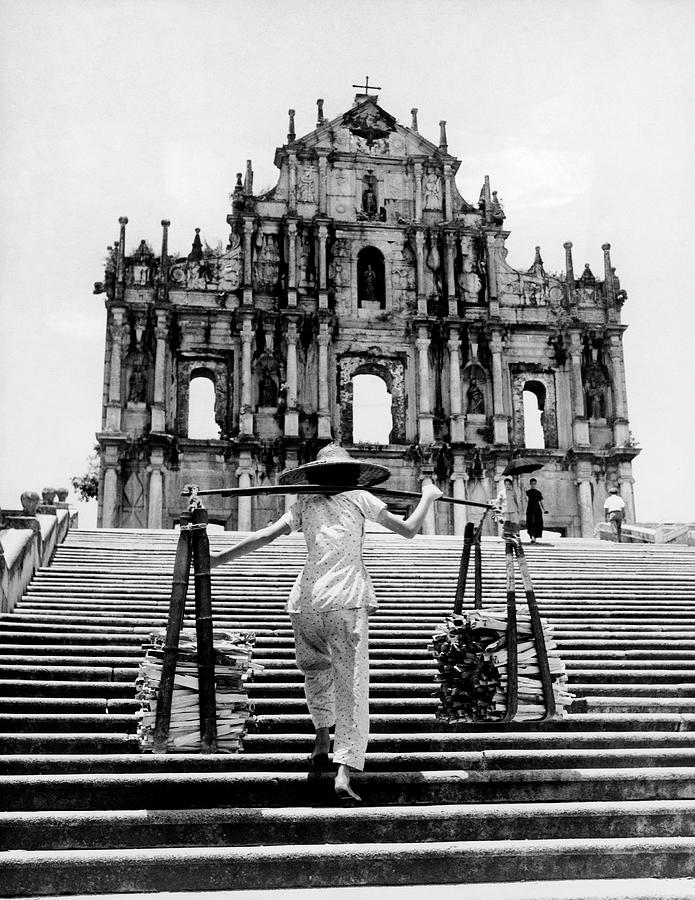 Ruines De Leglise Saint-paul A Macao Photograph by Keystone-france Ruines De Leglise Saint-paul A Macao Photograph by Keystone-france