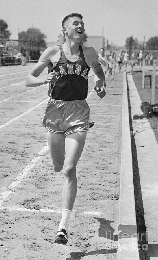 Runner Wes Santee Winning 1,500-meter Photograph by Bettmann - Pixels