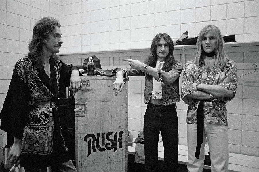 Rush In Springfield Photograph by Fin Costello