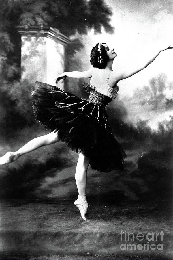 Russian Dancer Anna Pavlova Photograph by Unknown