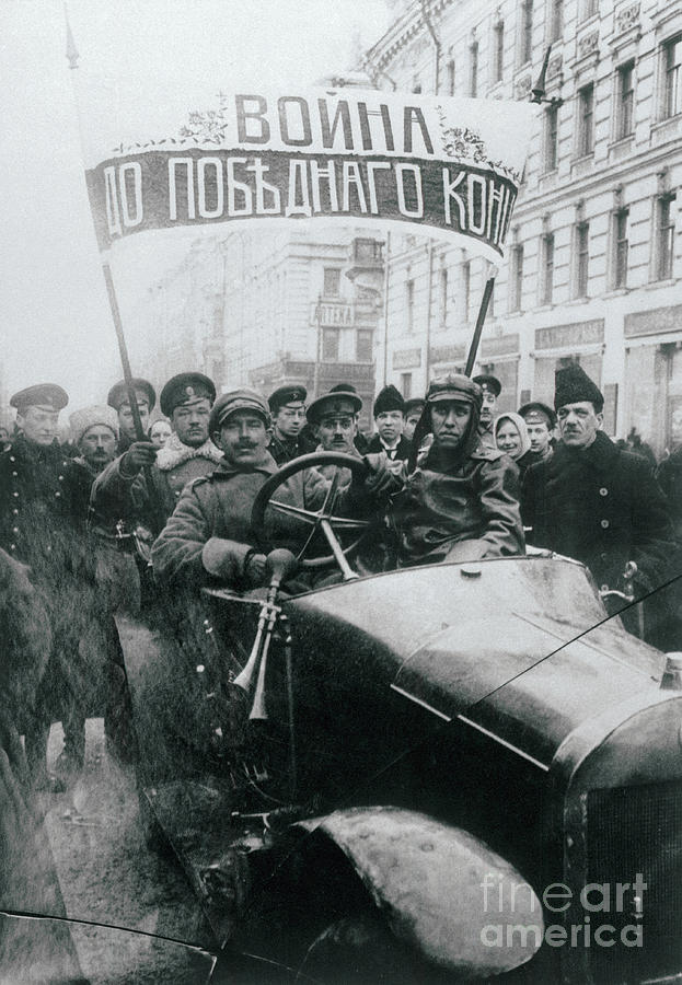 Russian Revolutionaries On Parade Photograph by Bettmann