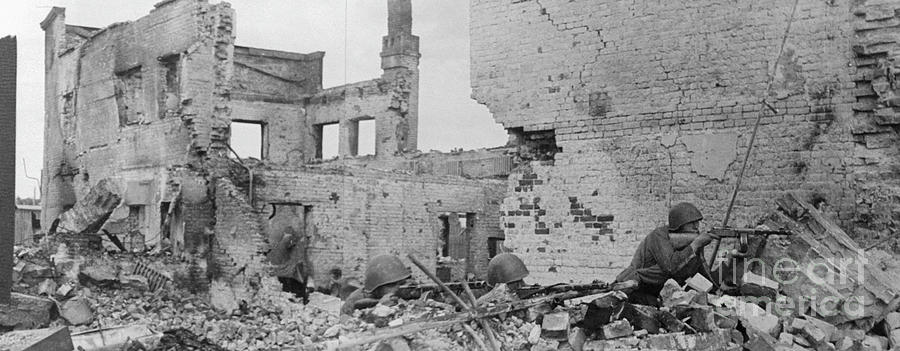 Russian Soldiers Advancing Amid Rubble Photograph by Bettmann