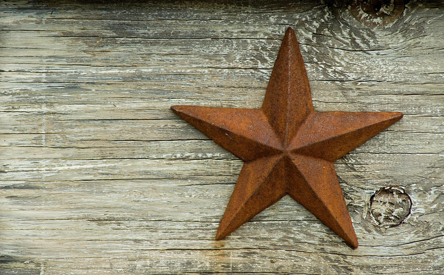 Rusted Texas Star On A Wooden Platform Photograph by Sdgamez