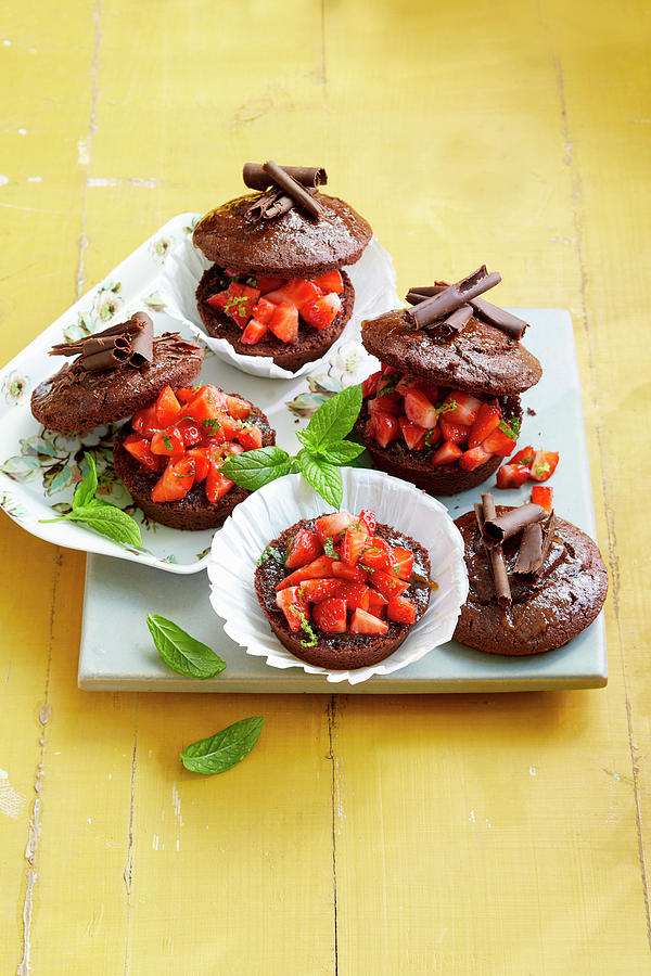 Sacher Tartlets With Strawberries Photograph by Stockfood Studios /  Katrin Winner