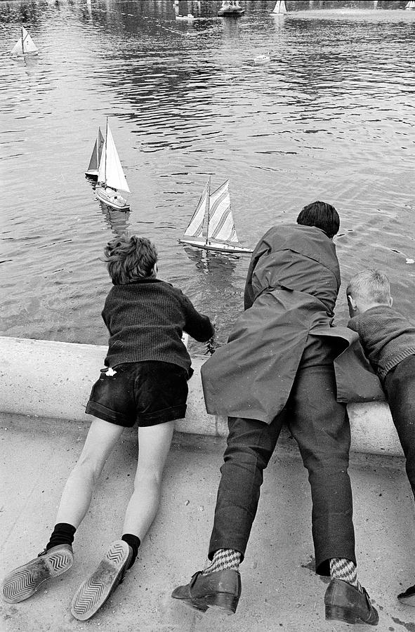 Black And White Photograph - Sailing Boats In A Park by Alfred Eisenstaedt