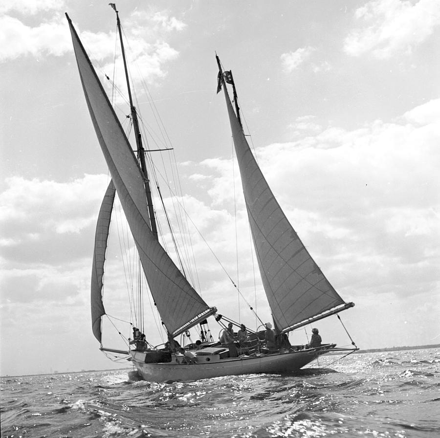 Sailing Yacht Photograph by Orlando