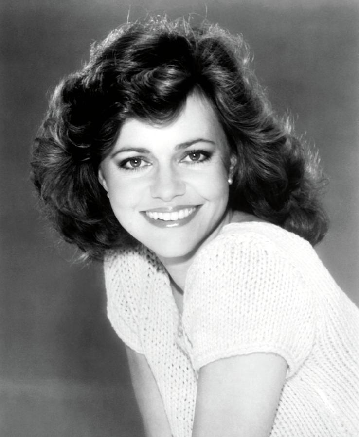 Portrait Photograph - SALLY FIELD in PLACES IN THE HEART -1984-. by Album