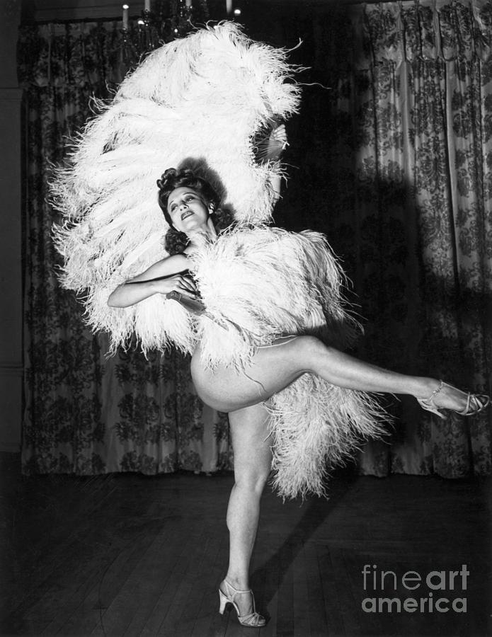 Sally Rand In Famous Fan Dance Photograph by Bettmann.
