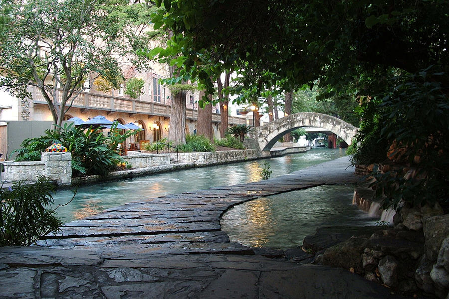 San Antonio River Walk Photograph - San Antonio River Walk by Edward Swearingen San Antonio River Walk Photograph - San Antonio River Walk by Edward Swearingen