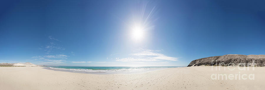 Sandy Beach On Sunny Day Photograph by Wladimir Bulgar/science Photo Library