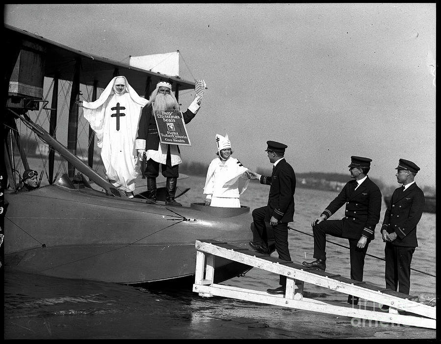 Santa Claus Arriving On Seaplane Photograph by Bettmann