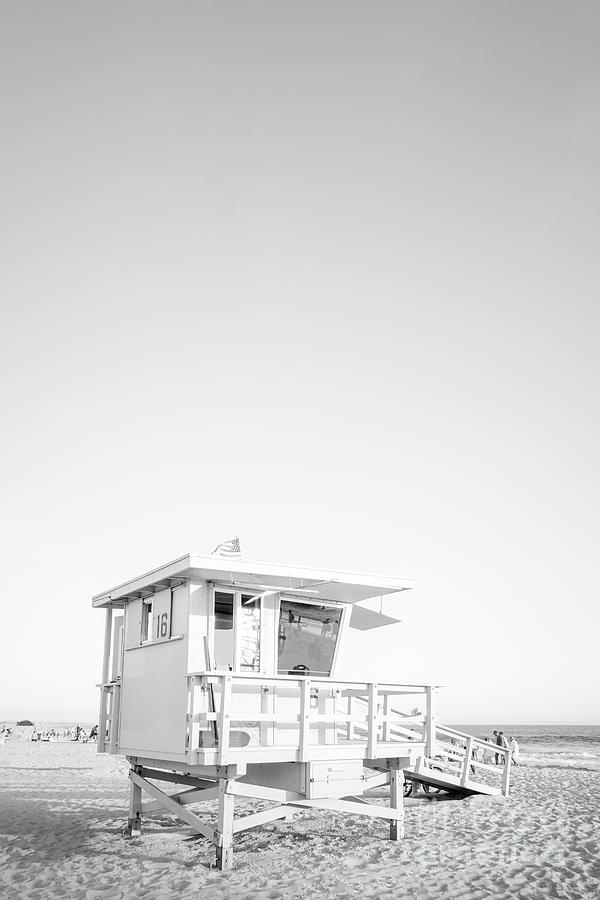 Santa Monica Photograph - Santa Monica Lifeguard Tower 16 Black and White Photo by Paul Velgos