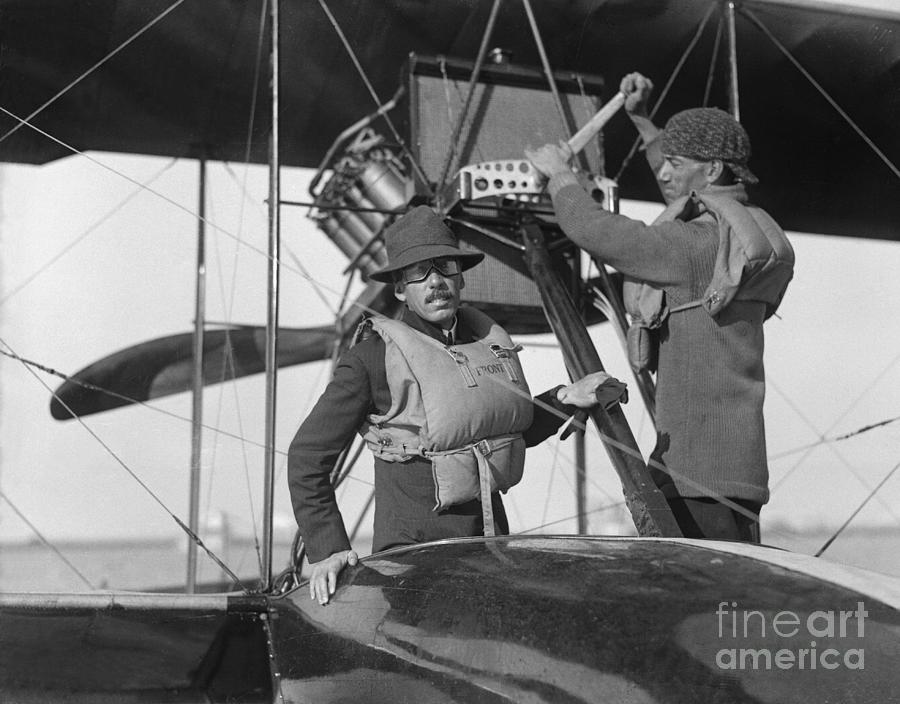Santos Dumont Flying With Aero Club Photograph by Bettmann