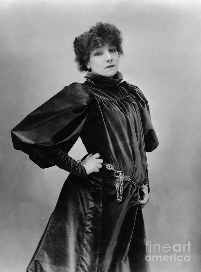 Sarah Bernhardt Standing With Hand Photograph by Bettmann