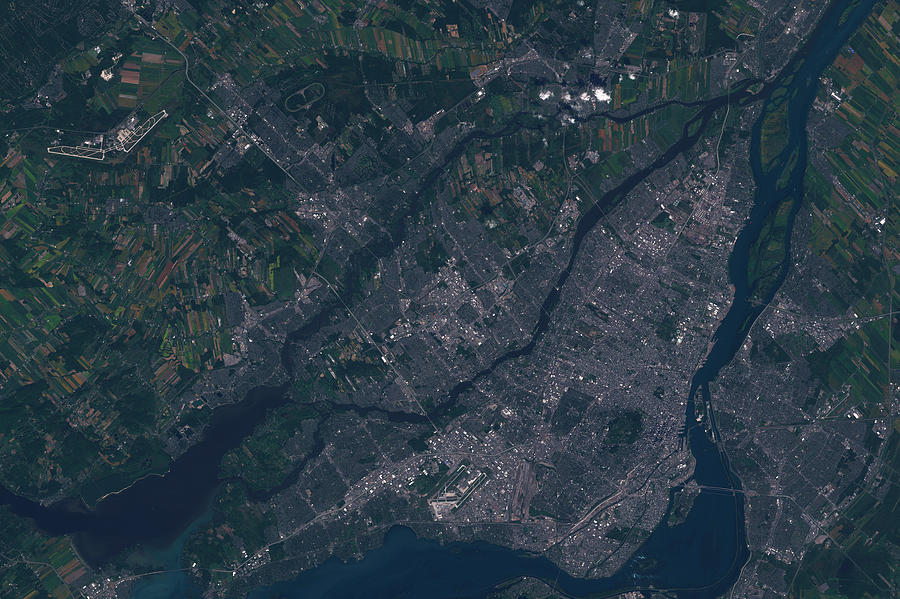 voyage satellite montreal