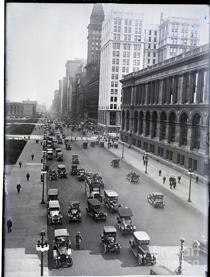 Scene On Michigan Street In Chicago Photograph by Bettmann