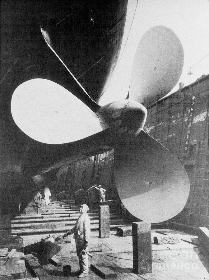 Screw Propeller For Ss Titanic Photograph by Science Photo Library