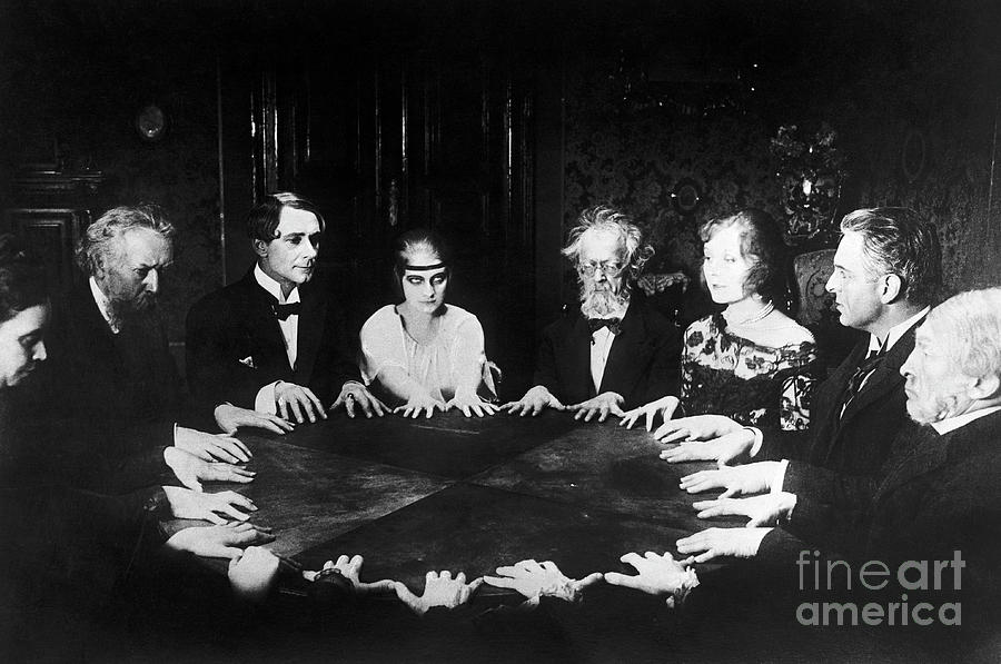 Seance Scene In Dr. Mabuse The Gambler Photograph by Bettmann