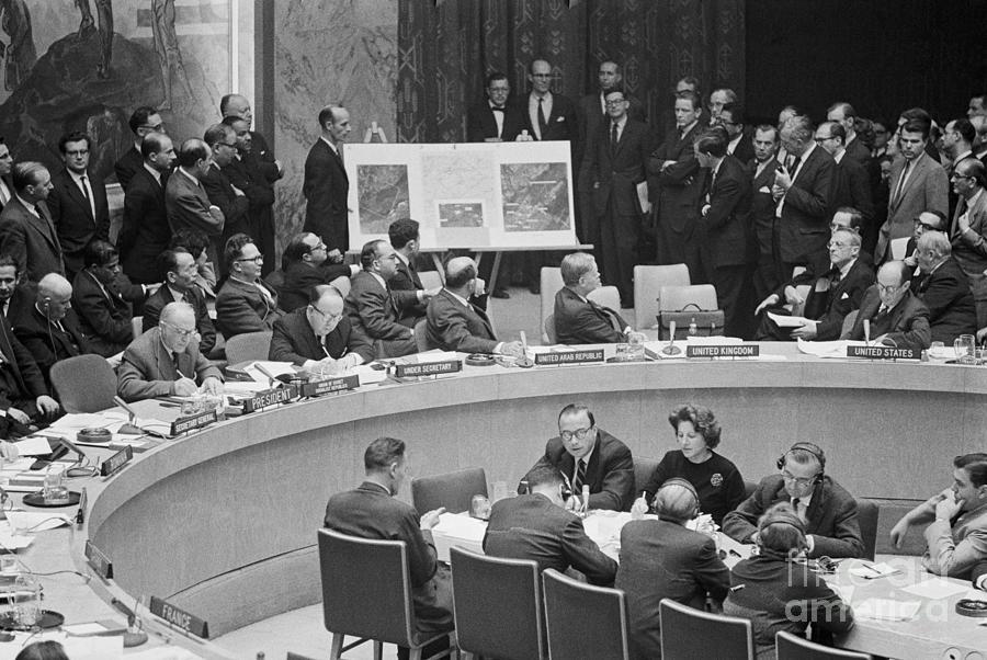Security Council Delegates Examining Photograph by Bettmann