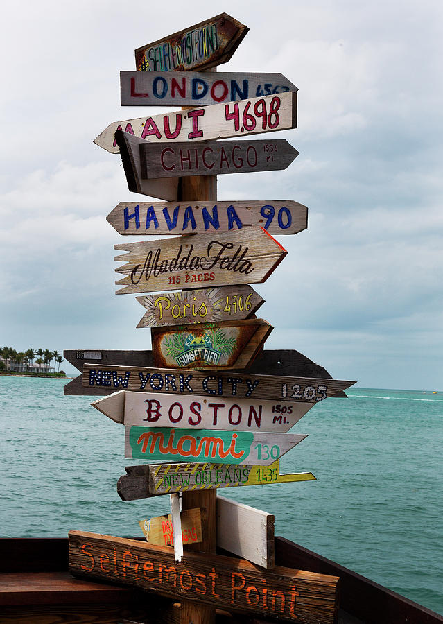 Selfiemost Point distance sign tree at Mallory pier in Key West ...