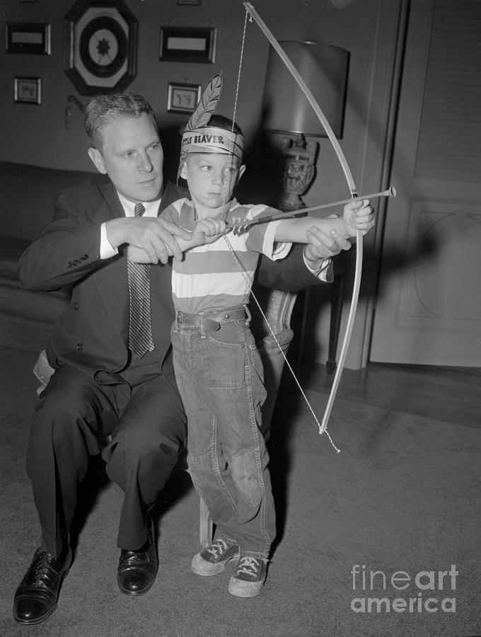 Senator Albert Gore And Son Playing Bow Photograph by Bettmann