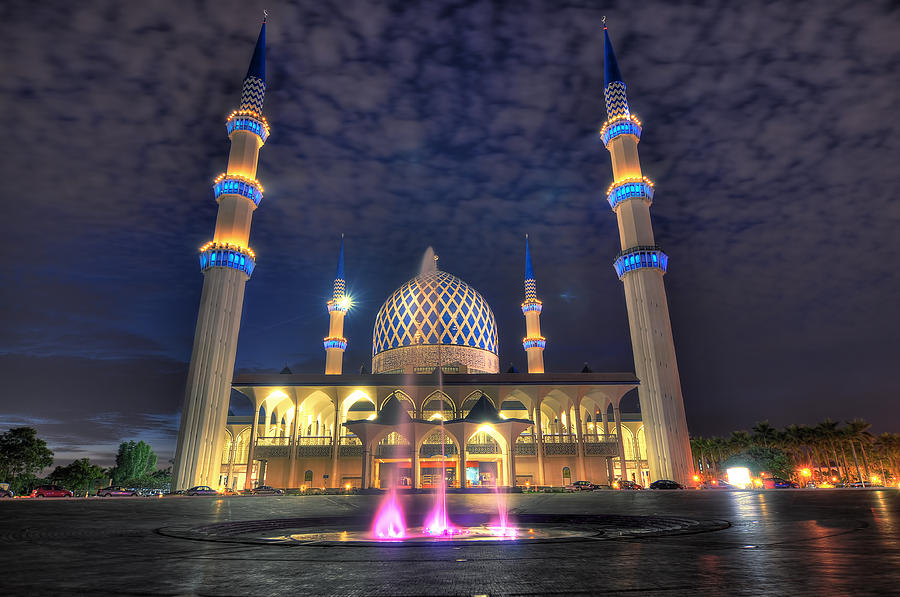 Shah Alam Mosque Photograph by Tuan Azizi