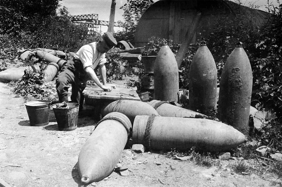 Shelling Out for Laundry Painting by National Archive/Official German ...