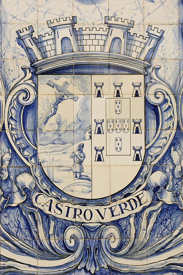 Shield tile depicting the vision of Afonso Henriques -1110-1185-. Drawing by Album