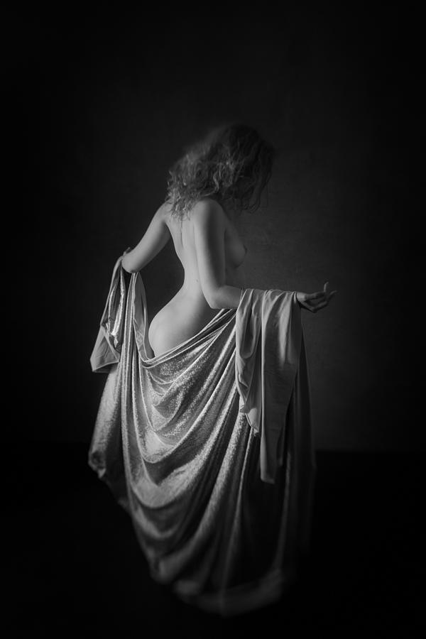 Nude Photograph - Shiny by Mel Brackstone