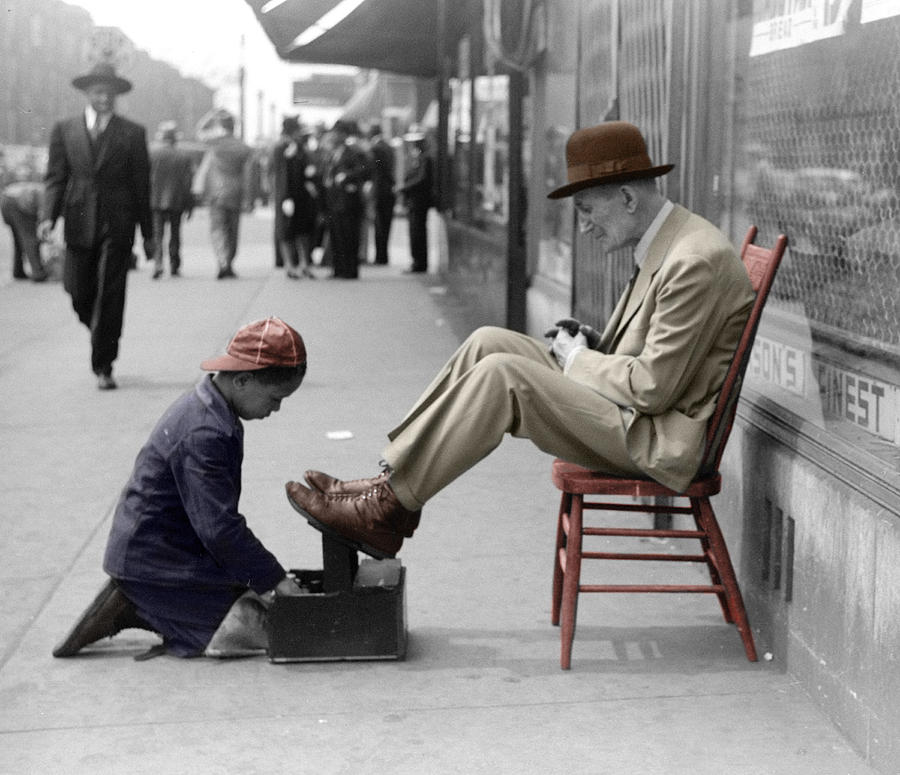 Shoeshine stand hi-res stock photography and images - Alamy