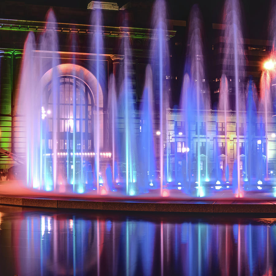 Shooting Fountains - Kansas City Union Station Fountain Photograph by ...