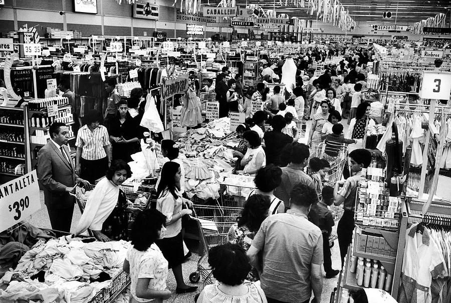 Black And White Photograph - Shoppers At A Discount Store by Alfred Eisenstaedt