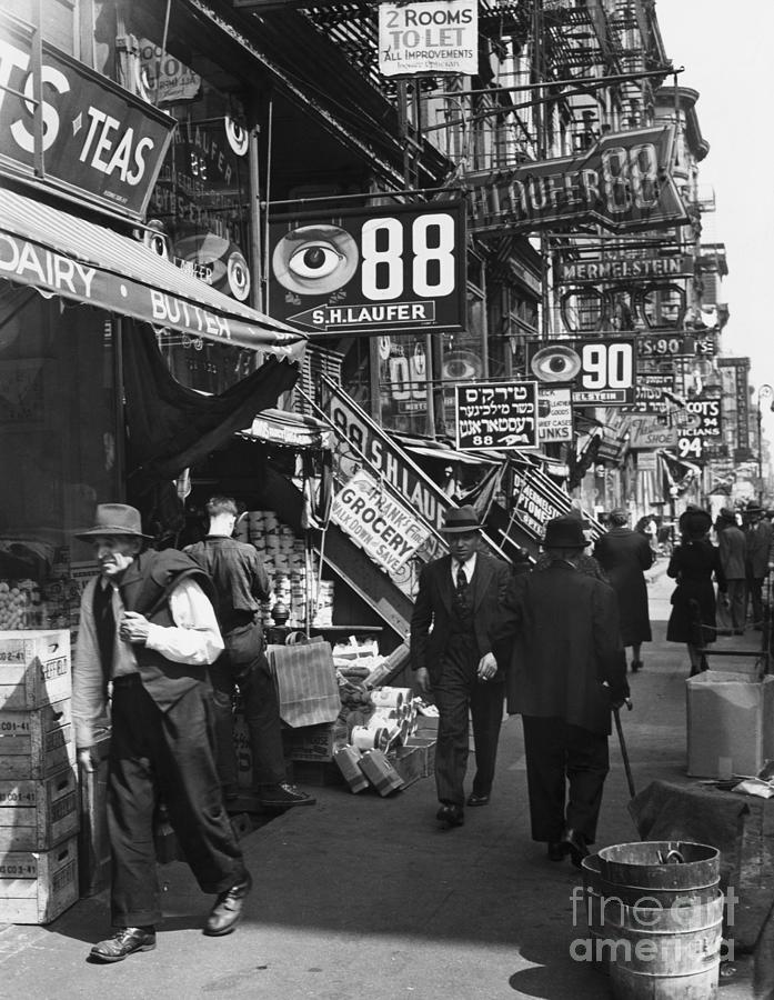 Shoppers Sopping On City Street Photograph by Bettmann