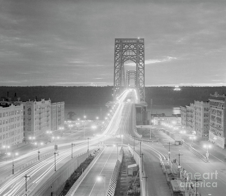 Shot Of The George Washington Bridge Photograph by Bettmann