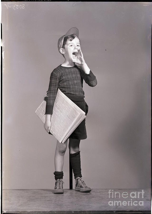 Shouting Newspaper Boy Photograph by Bettmann