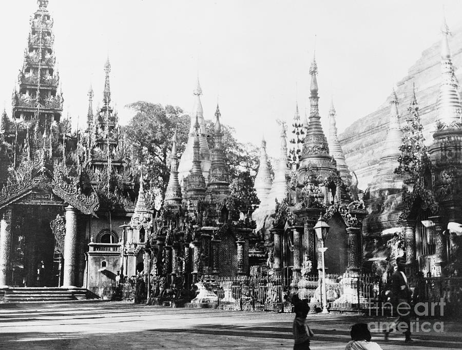 Shwe Dagon Pagoda In Burma Photograph by Bettmann