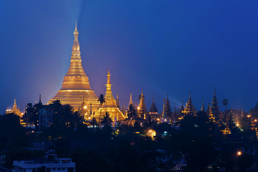 Shwedagon Pagoda Photograph by Www.tonnaja.com
