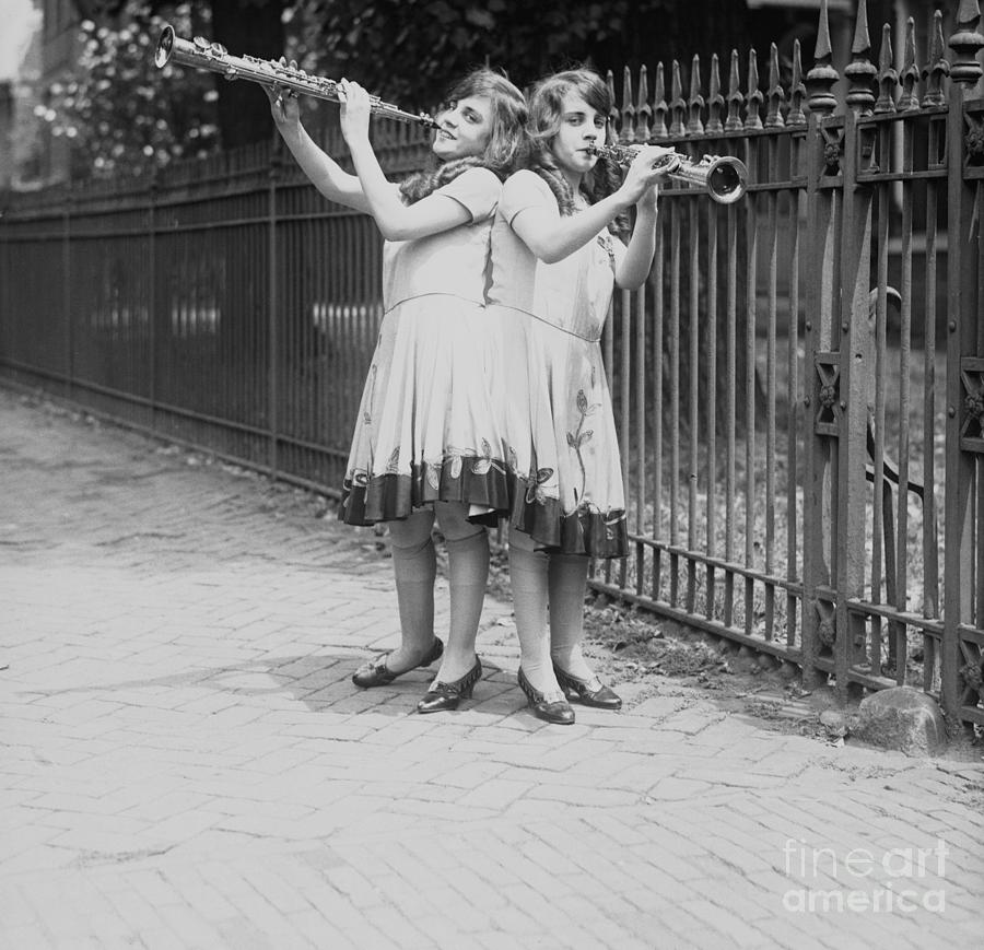 Siamese Sisters Playing Instruments Photograph by Bettmann