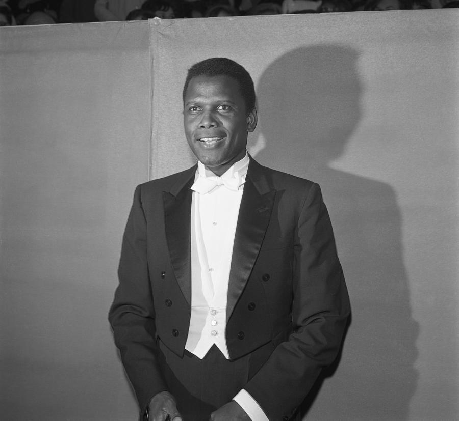 Sidney Poitier At The Oscars Photograph by Michael Ochs Archives