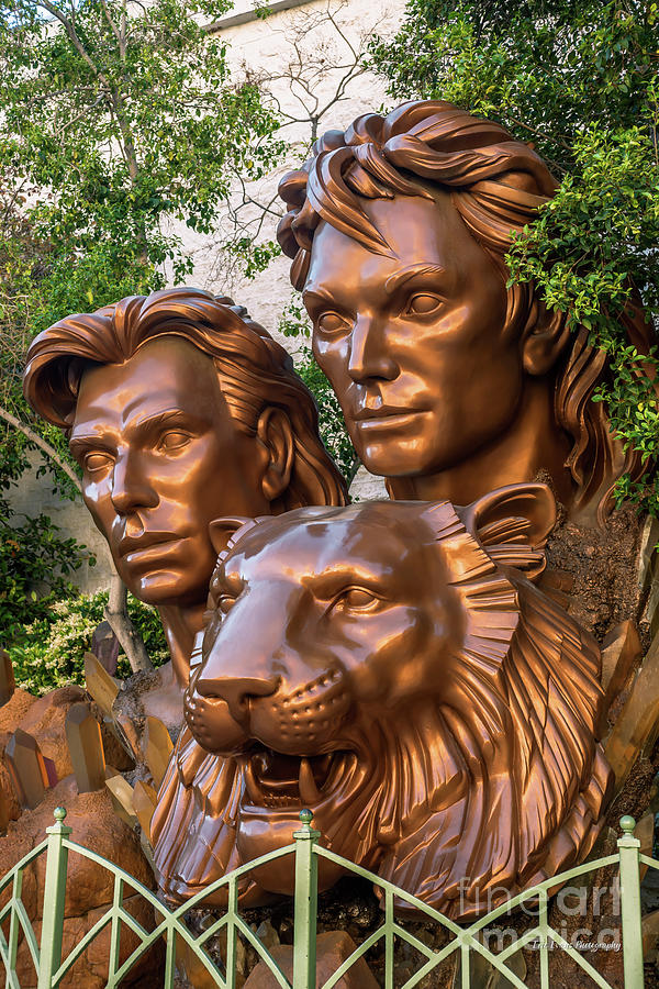 Siegfried and Roy Monument Photograph by Aloha Art