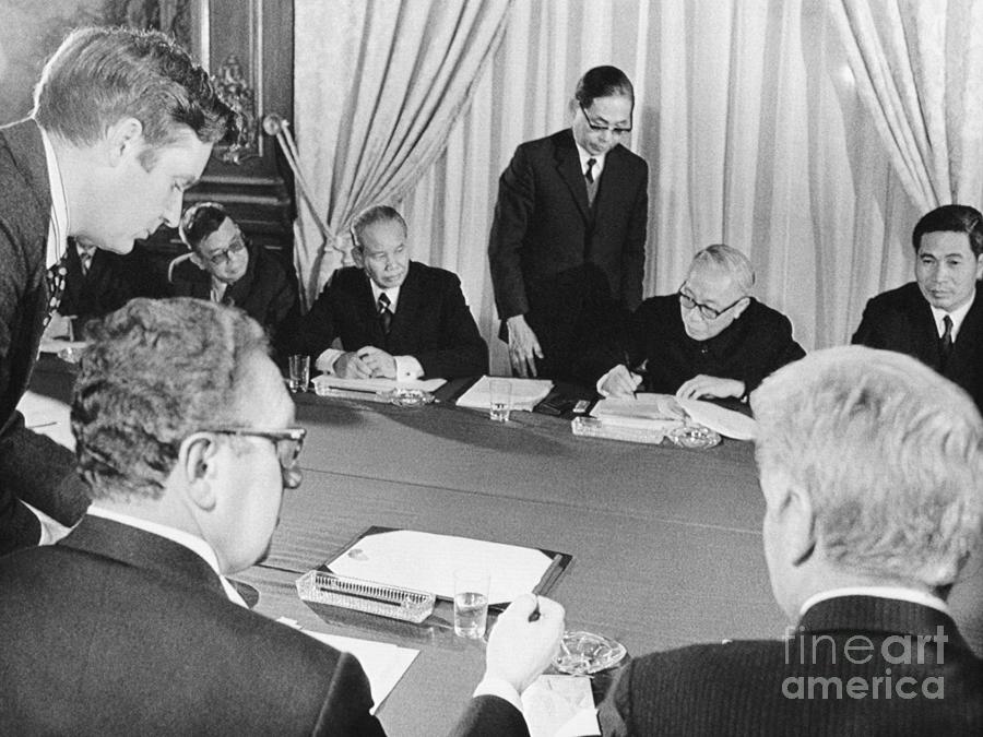 Signing Of Paris Peace Accords Photograph by Bettmann
